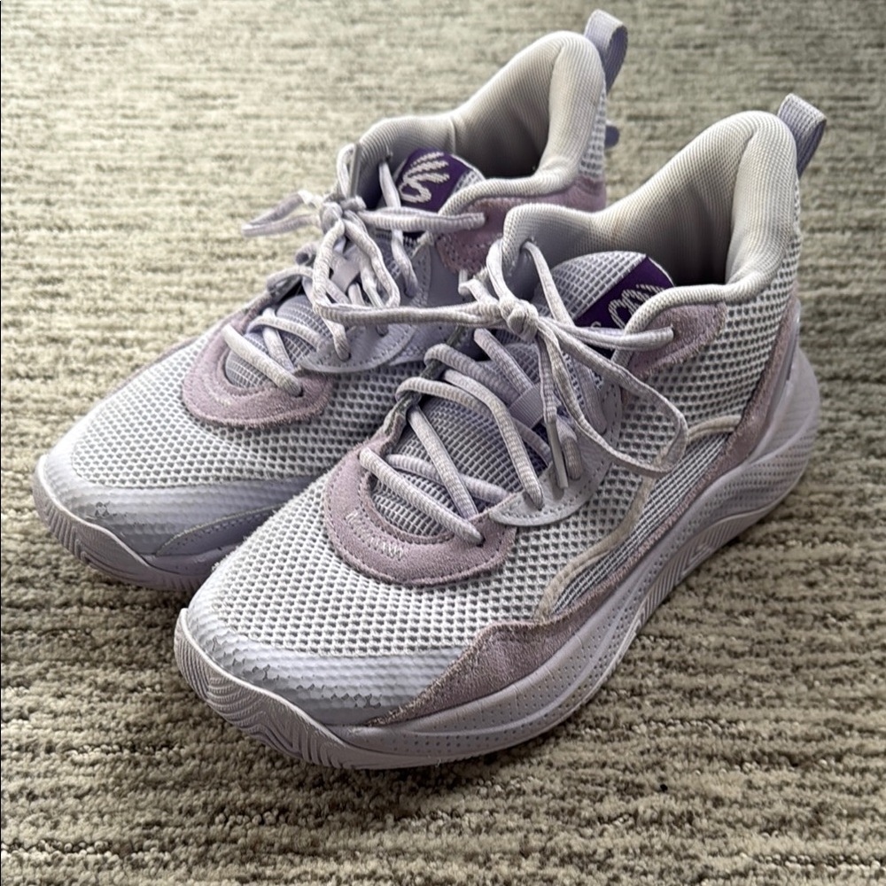Girls Basketball Shoes in Light Purple